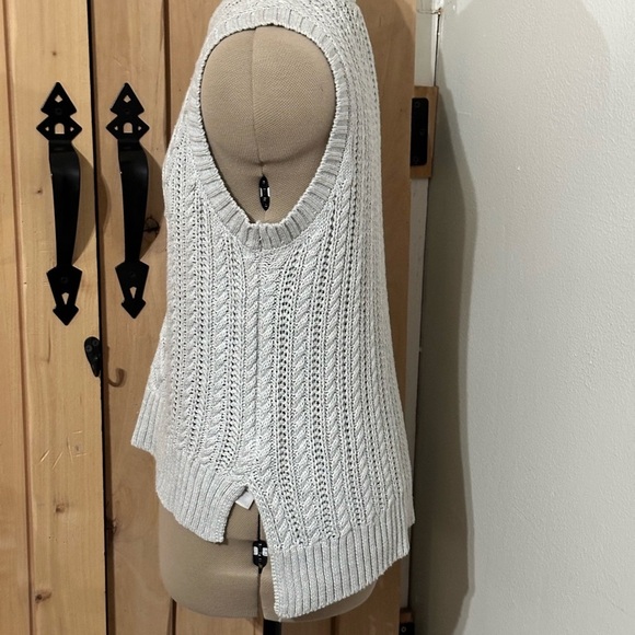 Rachel Zoe Cable Knit Sleeveless Sweater Vest Light Gray - Picture 4 of 10